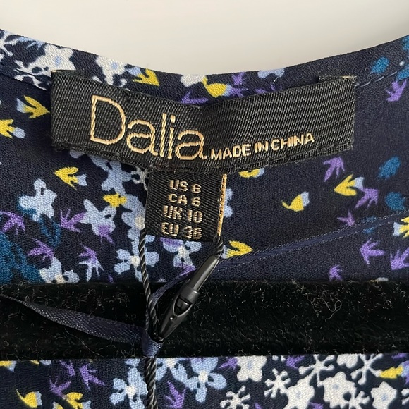 NWT Dalia - Ditsy Floral Dress - size US 6 - Picture 4 of 12